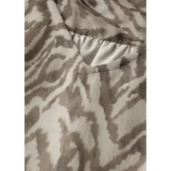 Chiffon V-neck blouse w gather