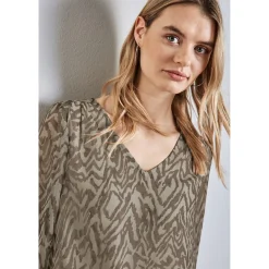 Chiffon V-neck blouse w gather