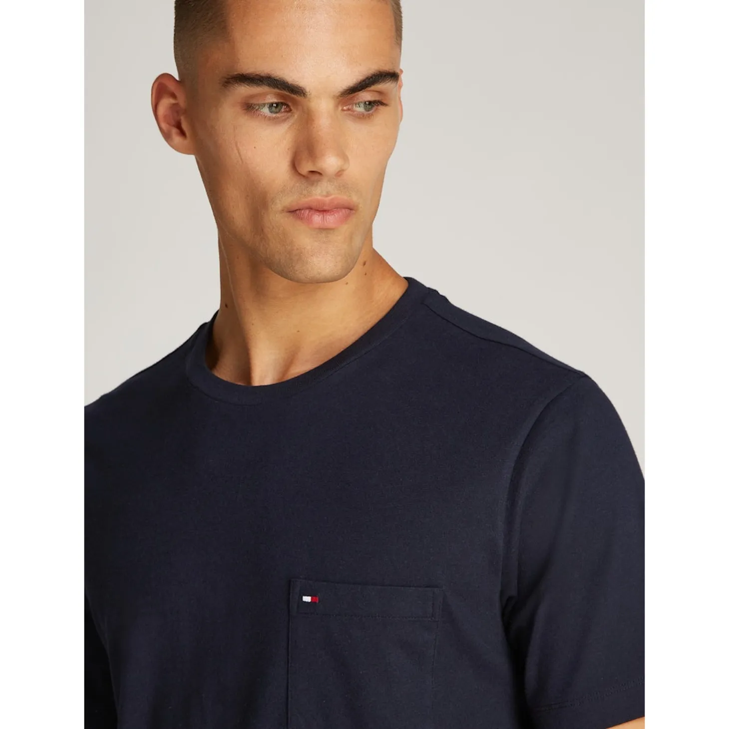 ESSENTIAL SOLID POCKET TEE