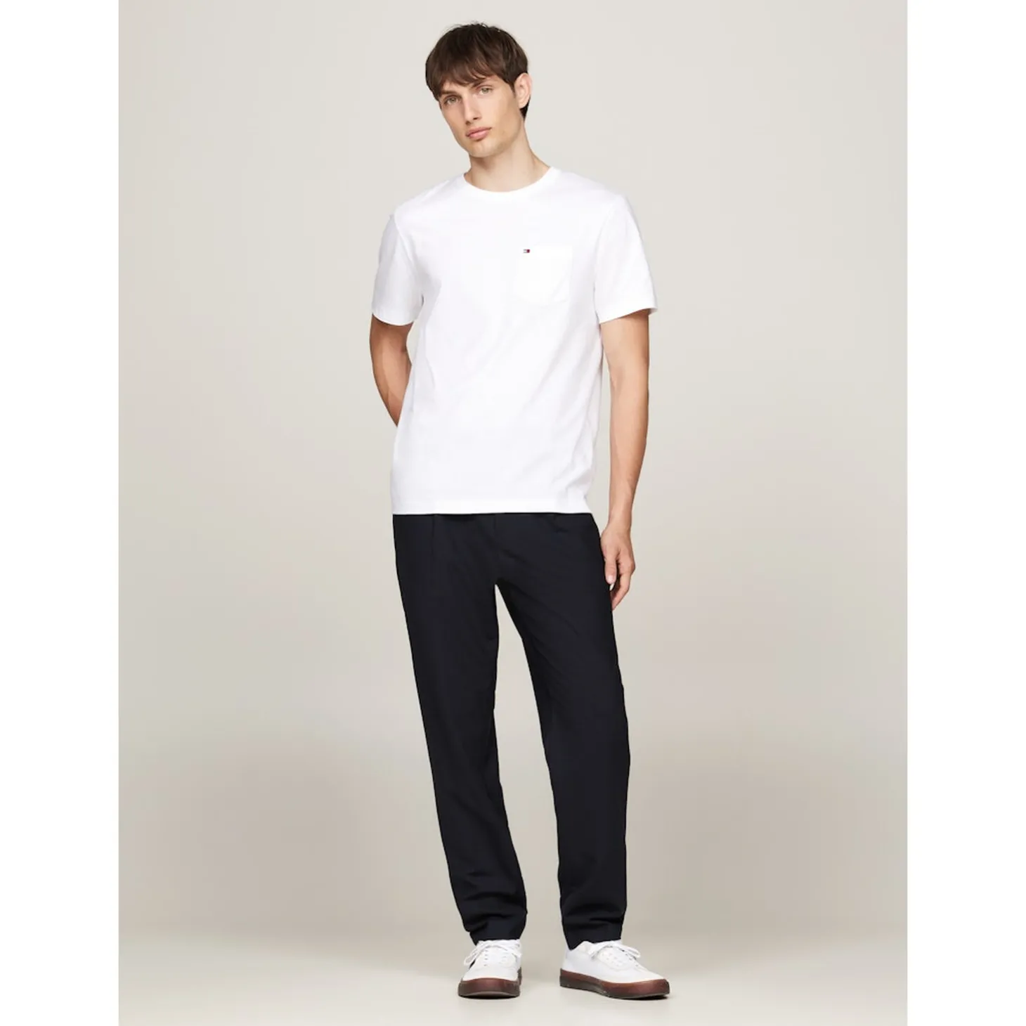 ESSENTIAL SOLID POCKET TEE