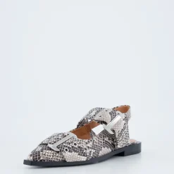 Grand Ave