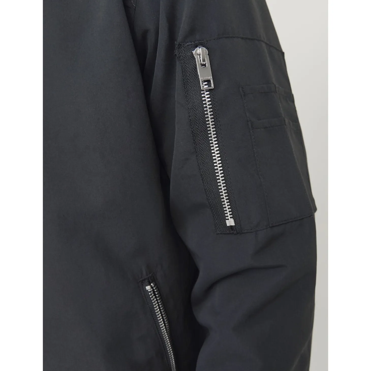 JJERUSH BOMBER NOOS