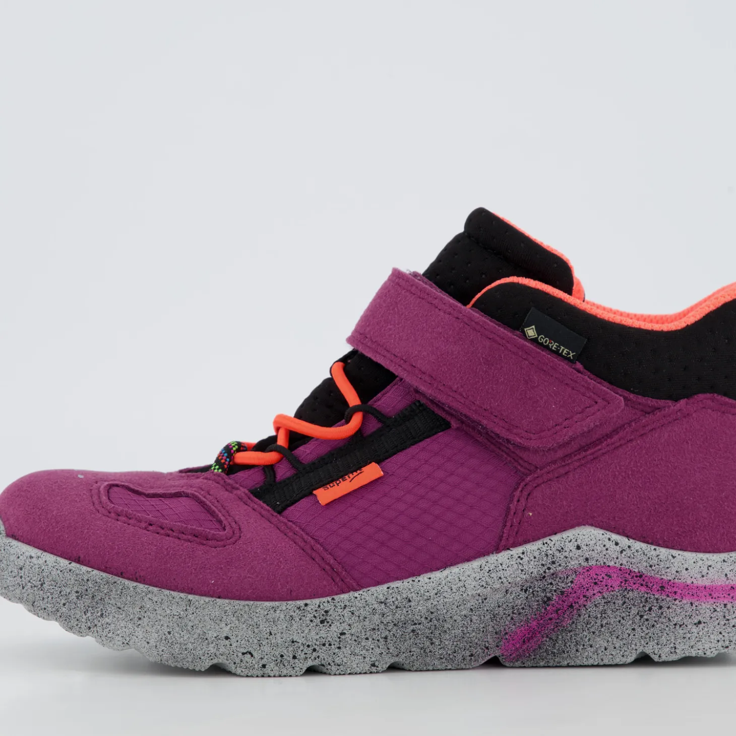 KICKS