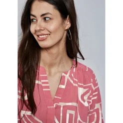 LTD QR Splitneck tunic blouse