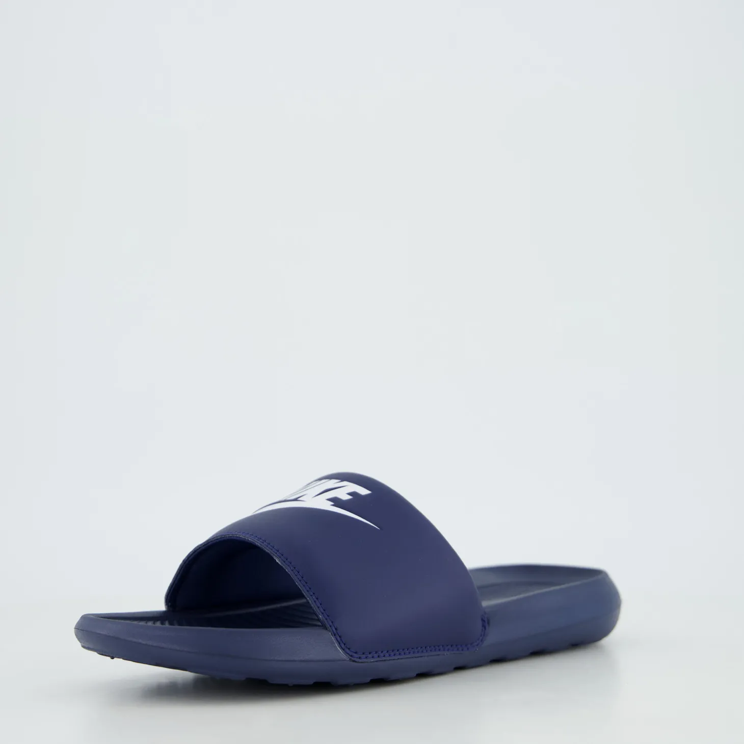 NIKE VICTORI ONE SLIDE