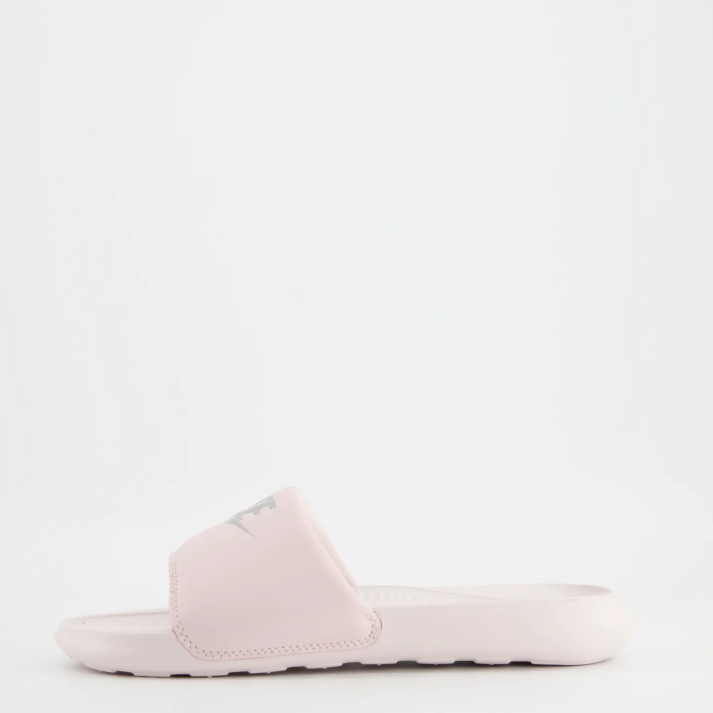 NIKE VICTORI ONE WOMEN-S SLIDE