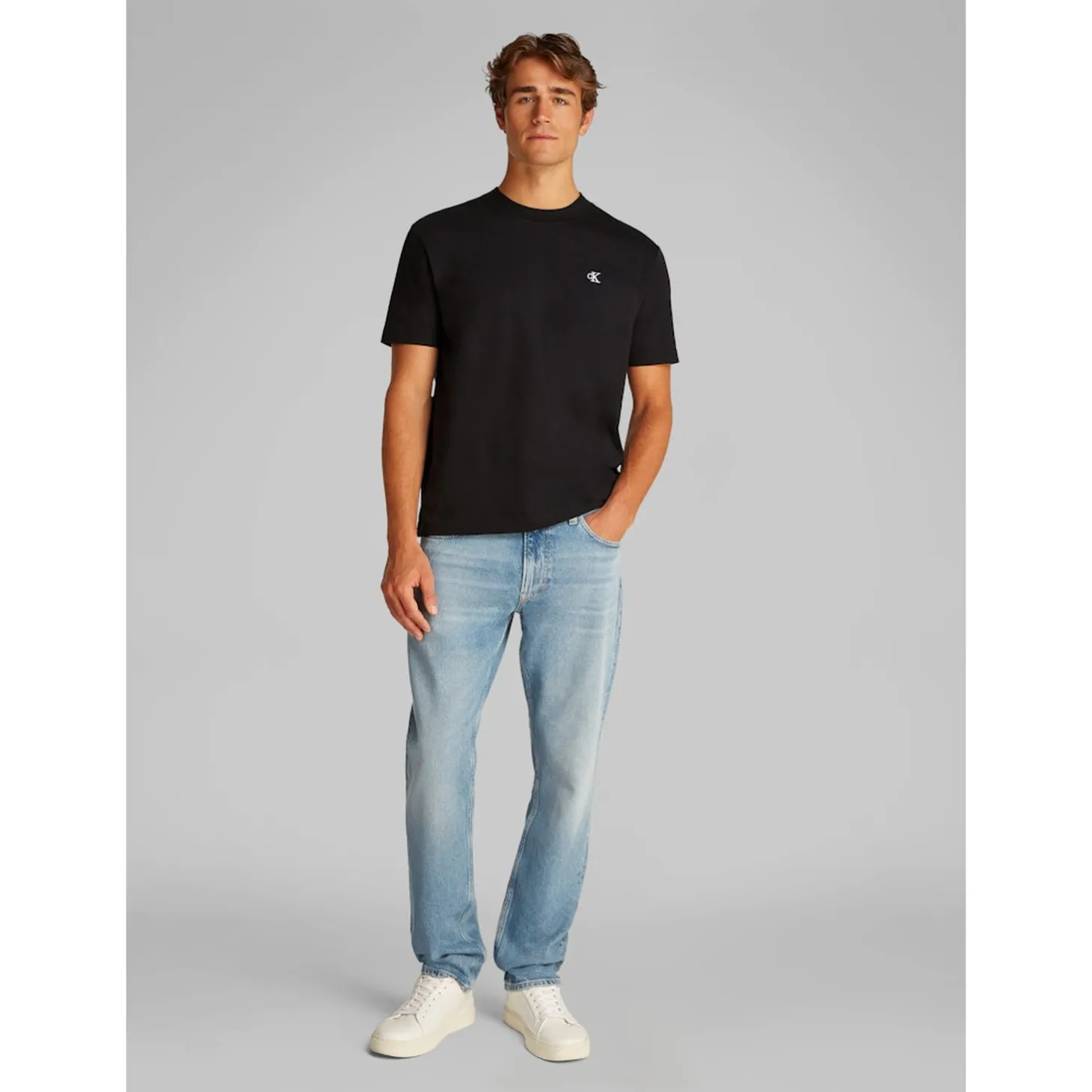 SERIF FONT GRAPHIC TEE