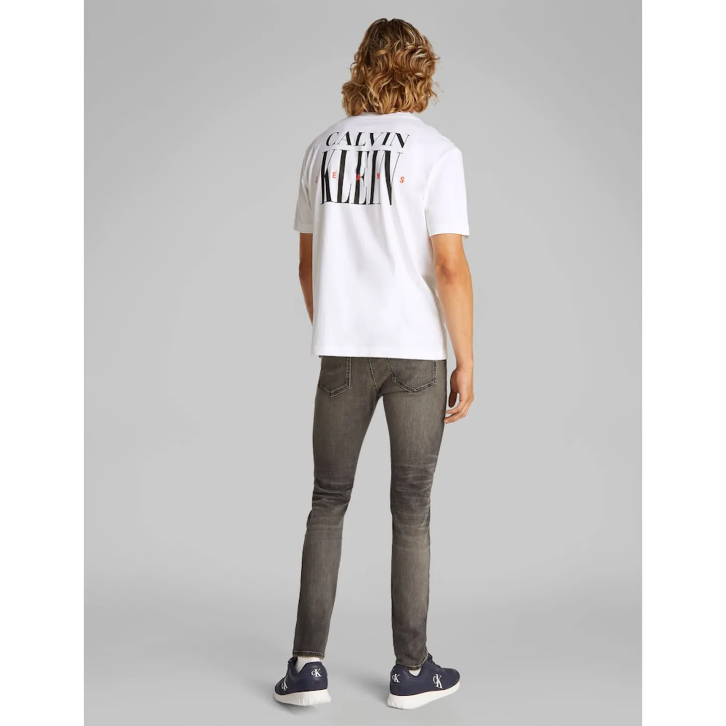 SERIF FONT GRAPHIC TEE