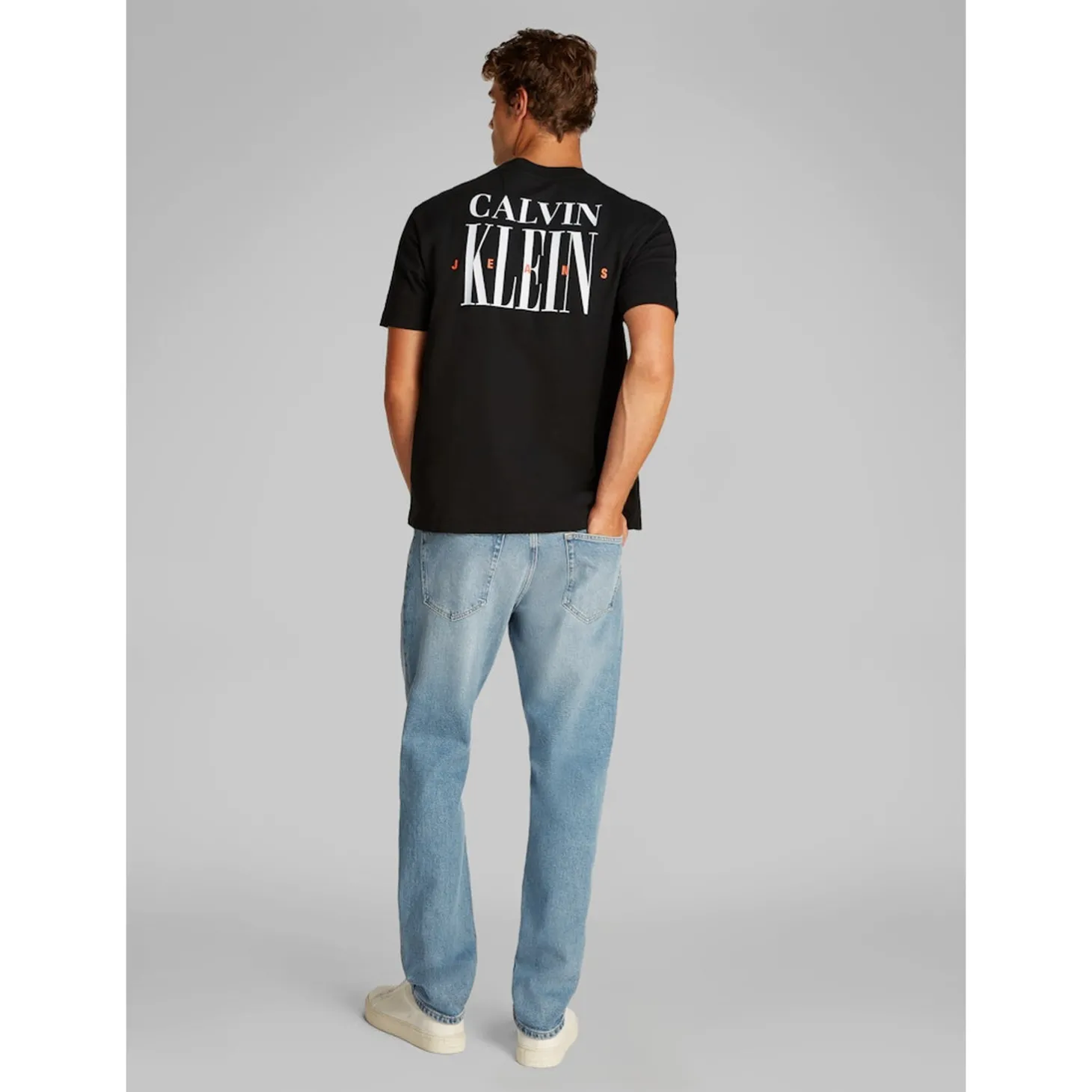 SERIF FONT GRAPHIC TEE