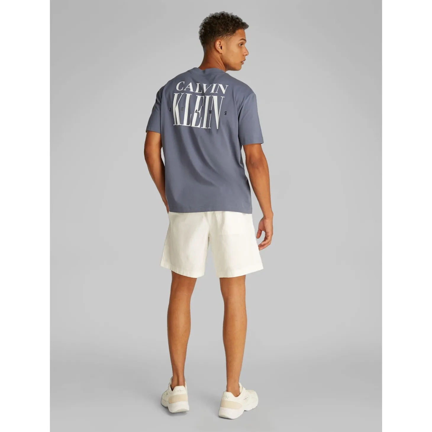 SERIF FONT GRAPHIC TEE