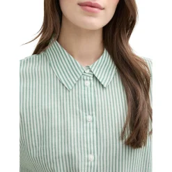 Striped shortsleeve shirt